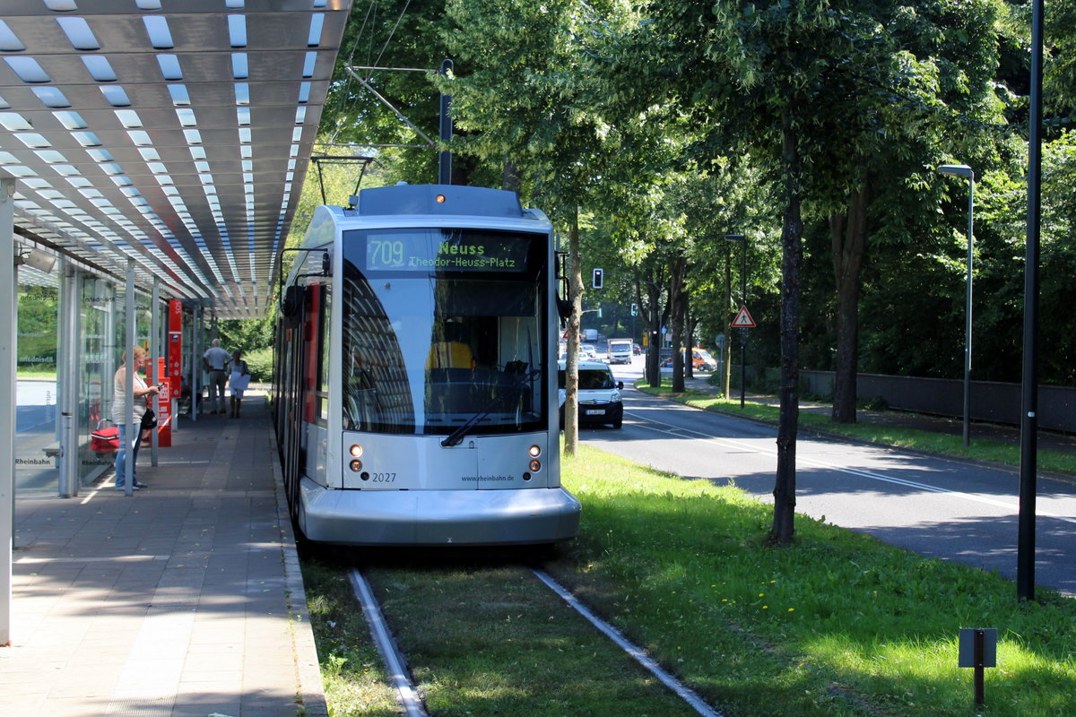 Düsseldorf Rheinbahn SL 709 (NF10 2027) Gerresheim Krankenhaus (Endstation, Einstiegstelle) am 20. Juli 2016.