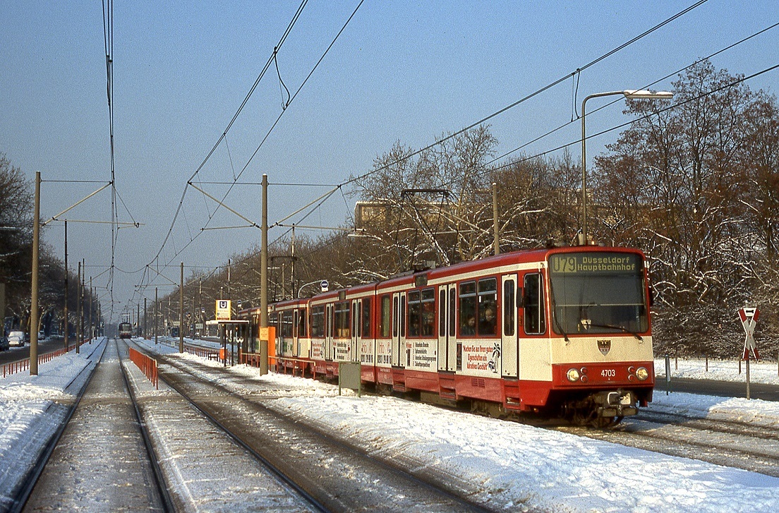 Duisburg 4703 + 4714, Düsseldorf Kaiserswerther Straße, 31.12.1996.
