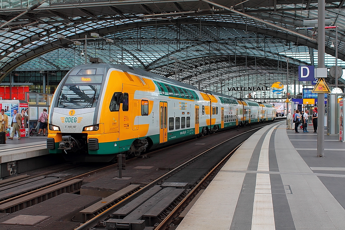 Durch Unwettereinflüsse endet die RE 2 aus Cottbus bereits in Nauen, so auch der RE 83973 mit dem ET 445.107 der ODEG am 11.06.2014 in Berlin Hbf.