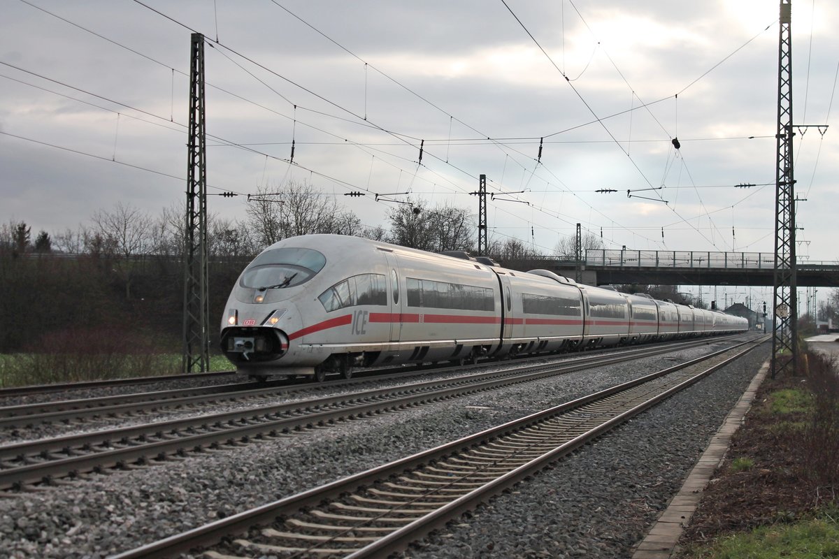 Durchfahrt von 403 536-6  Ingolstadt  zusammen mit 403 522-6  Solingen  am 11.12.2016 als diese wieder von Basel SBB nach köln Hbf/Dortmund Hbf unterwegs waren und durch den Bahnhof von Müllheim (Baden) im Markgräflerland fuhren.