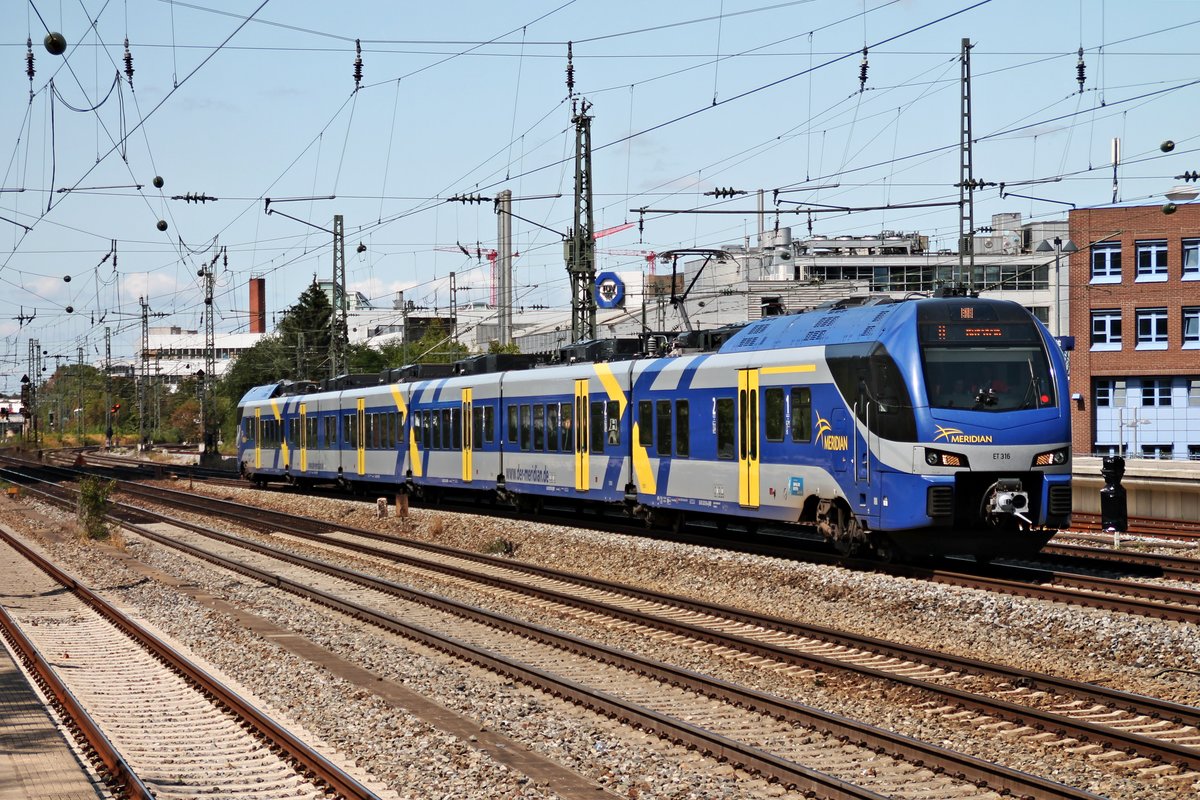 Durchfahrt am 25.08.2015 von Meridian ET 316 (1430 016-4/1430 516-3) als M (München Hbf - Kufstein) in München Heimeranplatz in Richtung Ostbahnhof.