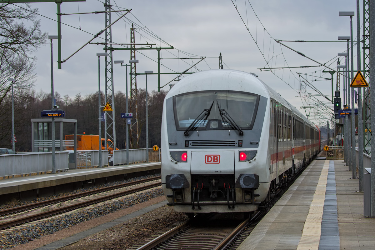 Durchfahrt des IC's 2429 in Jatznick in Richtung Berlin. - 20.03.2017