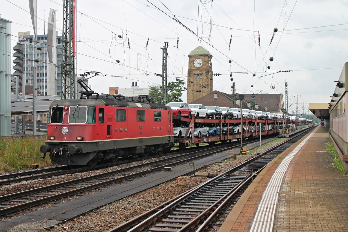 Durchfahrt von Re 4/4 11270 am Nachmittag des 15.06.2015 mit einem Autozug in Basel Bad Bf in Richtung Rangierbahnhof Muttenz.