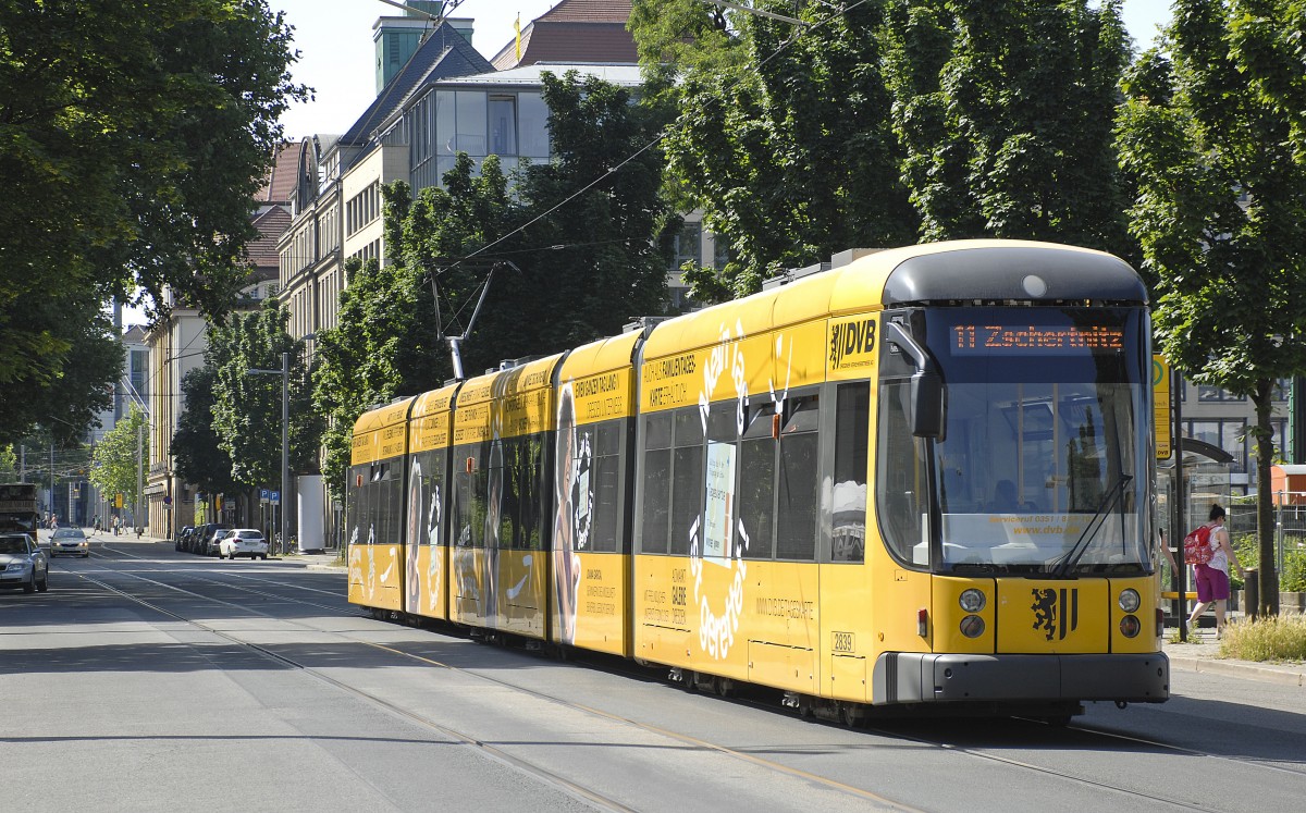 DVB 2839 (Bombardier). Linie 11 bei Kongresszentrum Dresden.

Aufnahmedatum: 7. Juni 2014.