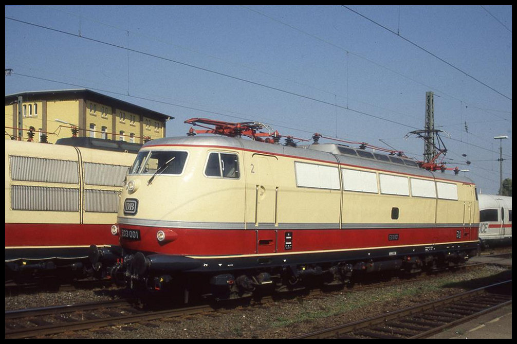 E 03001 wurde am 11.9.1999 bei einer Fahrzeugausstellung in Minden in Westfalen präsentiert.