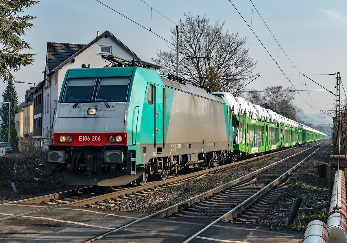 E 186-280 Autotransportzug durch Bonn-Beuel - 08.02.2018