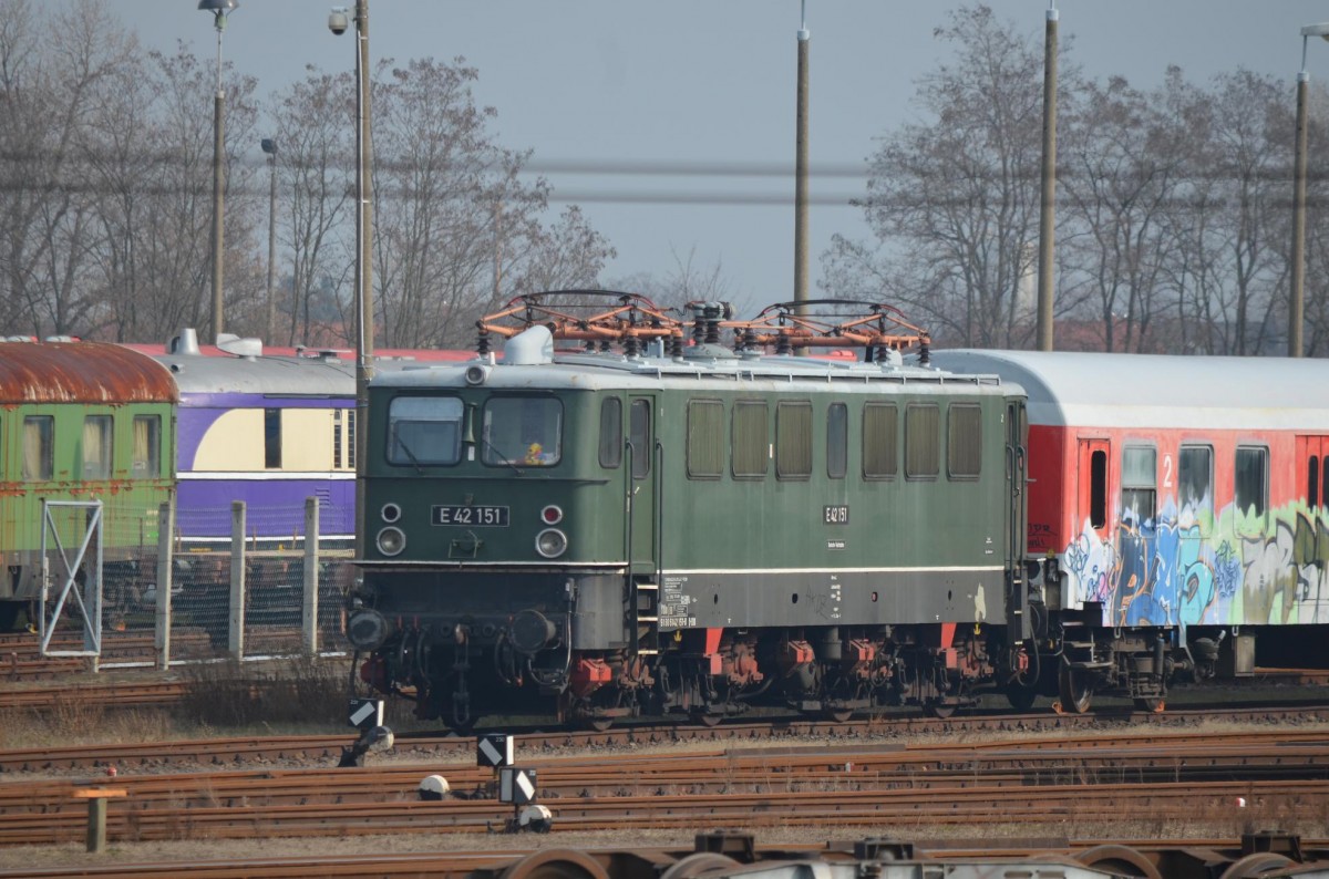  E 42 151  242 151-9 des TEV - Thüringer Eisenbahnverein Weimar im EuroMaint Rail Werk Delitzsch 08.03.2016