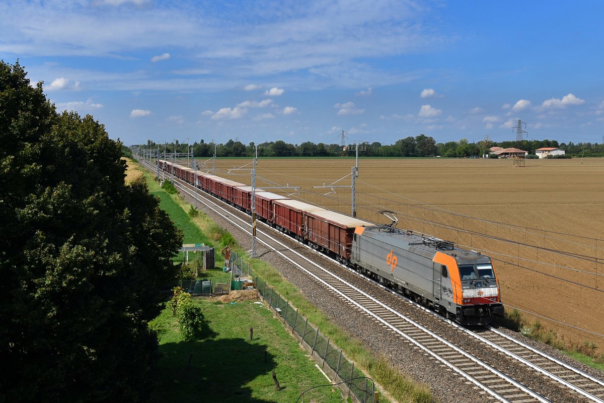 E 483 313 mit einem Güterzug am 03.09.2018 bei Castel San Pietro Terme.