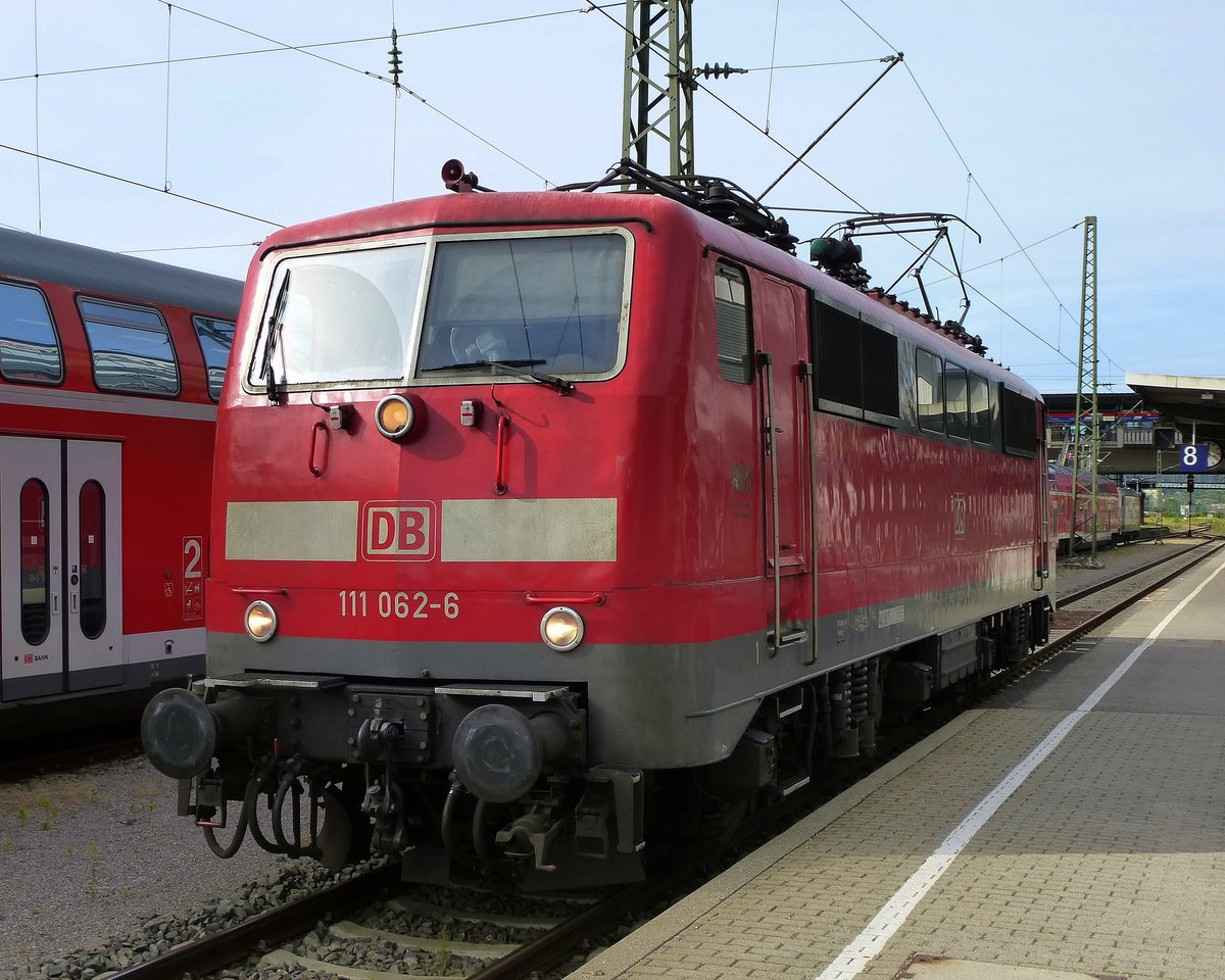 E-Lok 111 062-6, im Hauptbahnhof Freiburg, Juni 2017