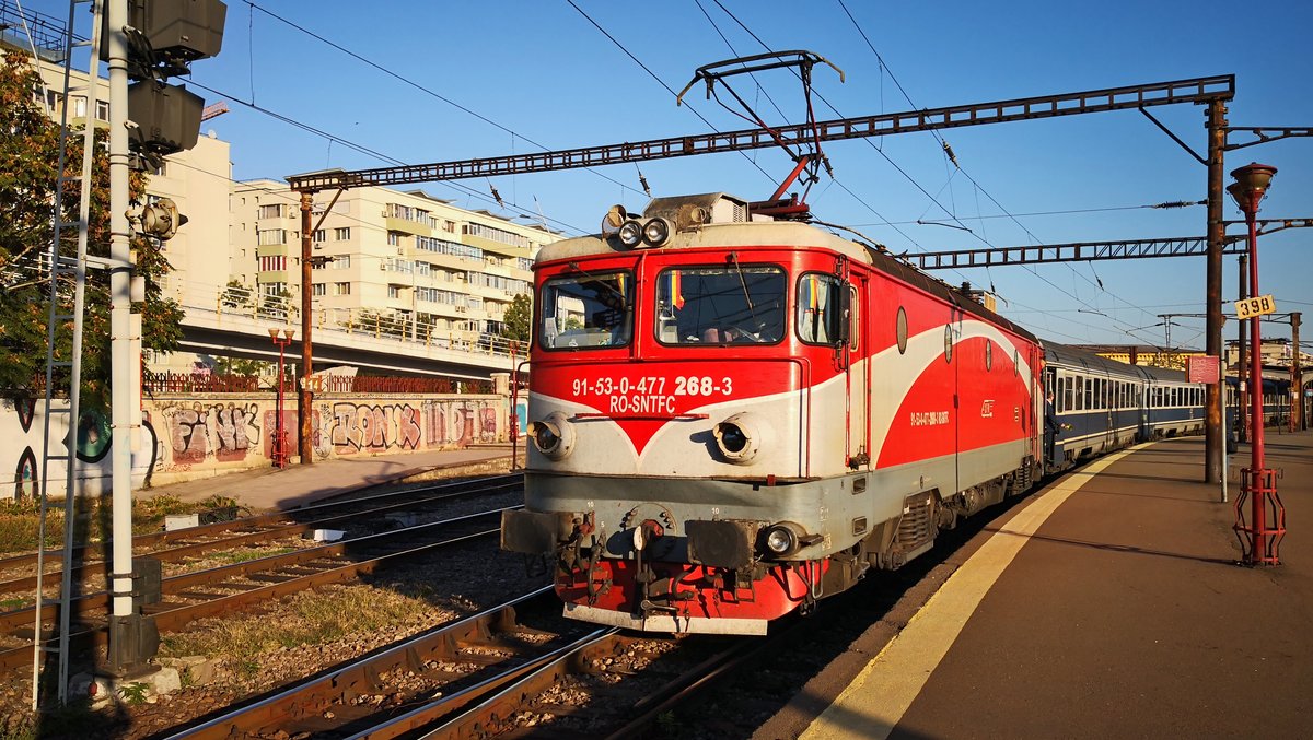 E-Lok 91-53-0-477268-3 mit Interregio am 05.10.2018 im Nordbahnhof Bukarest