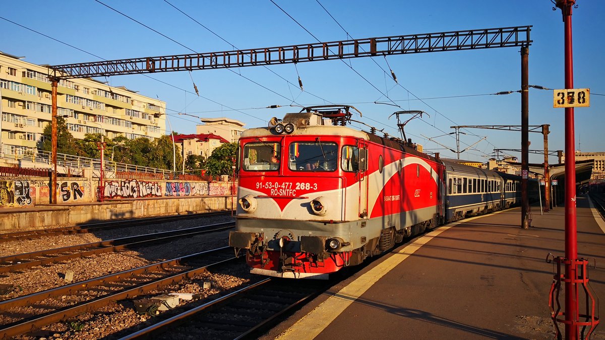 E-Lok 91-53-0-477268-3 mit Interregio am 05.10.2018 im Nordbahnhof Bukarest