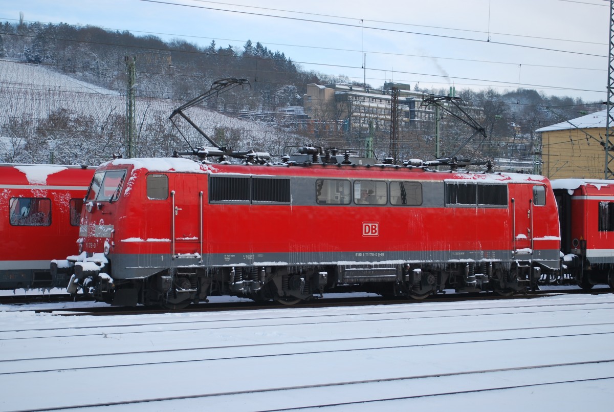E-Lok BR 111 178-0 im Würzburger Hauptbahnhof am 28. Dezember 2014 abgestellt.
