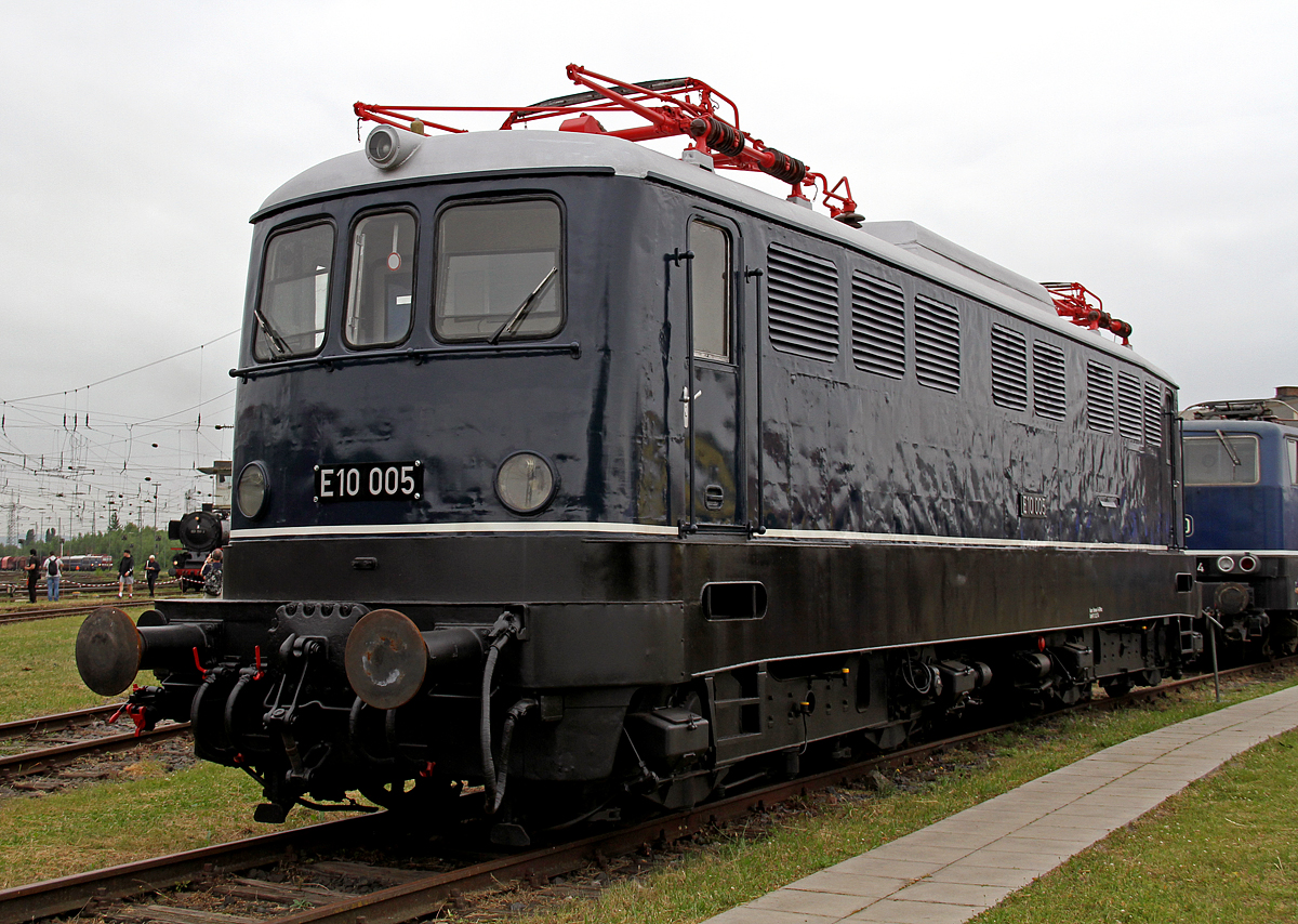 E10 005 in Koblenz Lützel am 17.06.2017