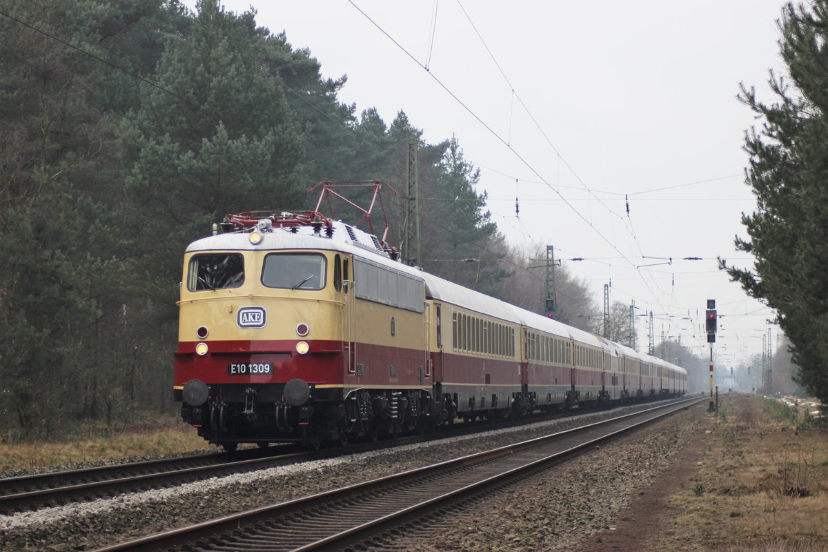 E10 1309 mit AKE-Rheingold auf der Fahrt nach Papenburg am 12.3.16 in Sythen