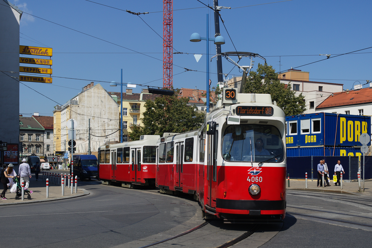 E2 4060 mit c5 1460 auf der Linie 30 auf dem Franz-Jonas-Platz, 18.08.2016