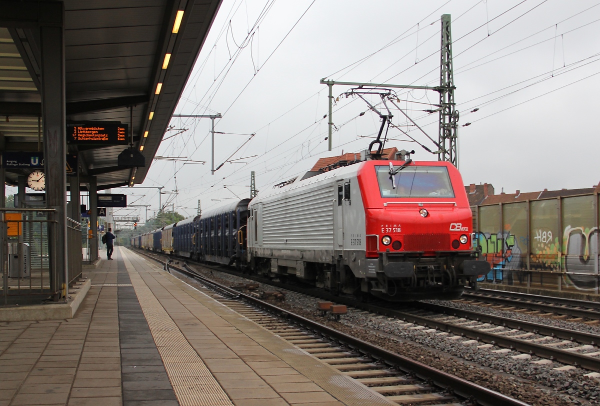 E37 518 mit Röhren-Zug in Fahrtrichtung Seelze. Aufgenommen am 11.09.2013 in Hannover Linden-Fischerhof.