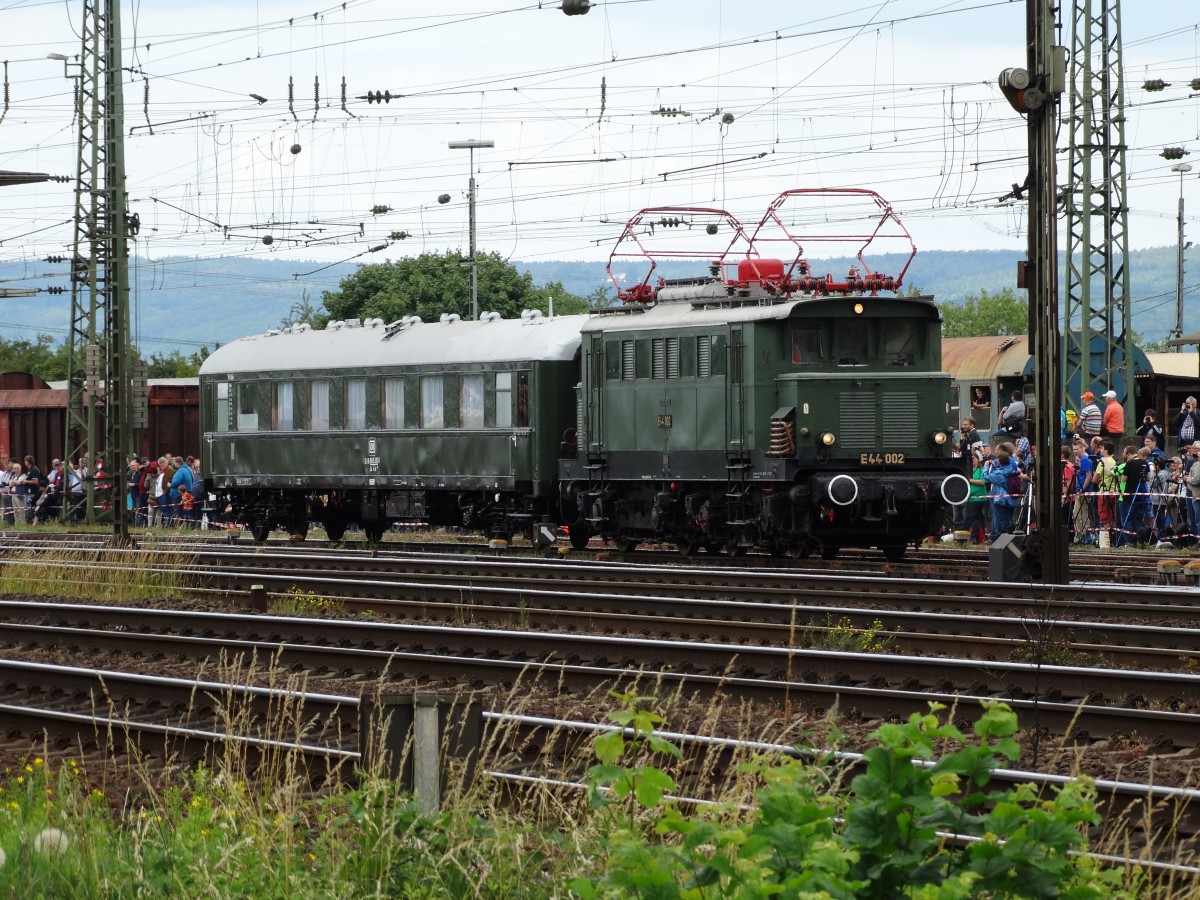 E44 002 am 14.06.14 in Koblenz Lützel von einen Öffentlichen Fotopunkt aus Fotografiert