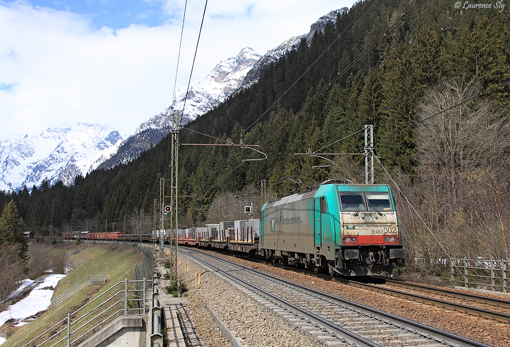 E483 002 passes Fleres as it heads south through the Brenner Pass, 27 March 2014.