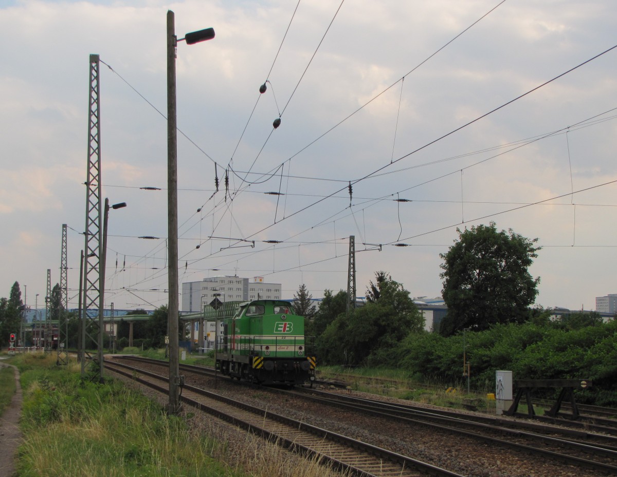 EB 22  Lisa 2  holt am 24.07.2012 die EGP 109 030-7 am Bahnübergang Salinenstraße in Erfurt Ost ab, um sie an Bw der Erfurter Bahn zu bringen.