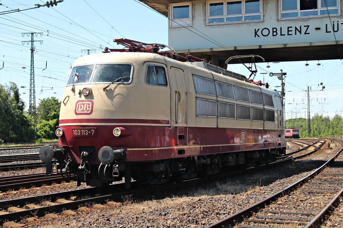 Ebenfalls am 14.06.2015 nahm 103 113-7 an der Fahrzeugparade des Sommerfestes vom DB Museum in Koblenz Lützel teil. Die 103 113-7 war von 2005 bis 2012 Museumslok im DB Museum in Koblenz Lützel und ist seit 2012 wieder Aktiv bei DB Fernverkehr und bespannt dort planmäßige InterCitys.