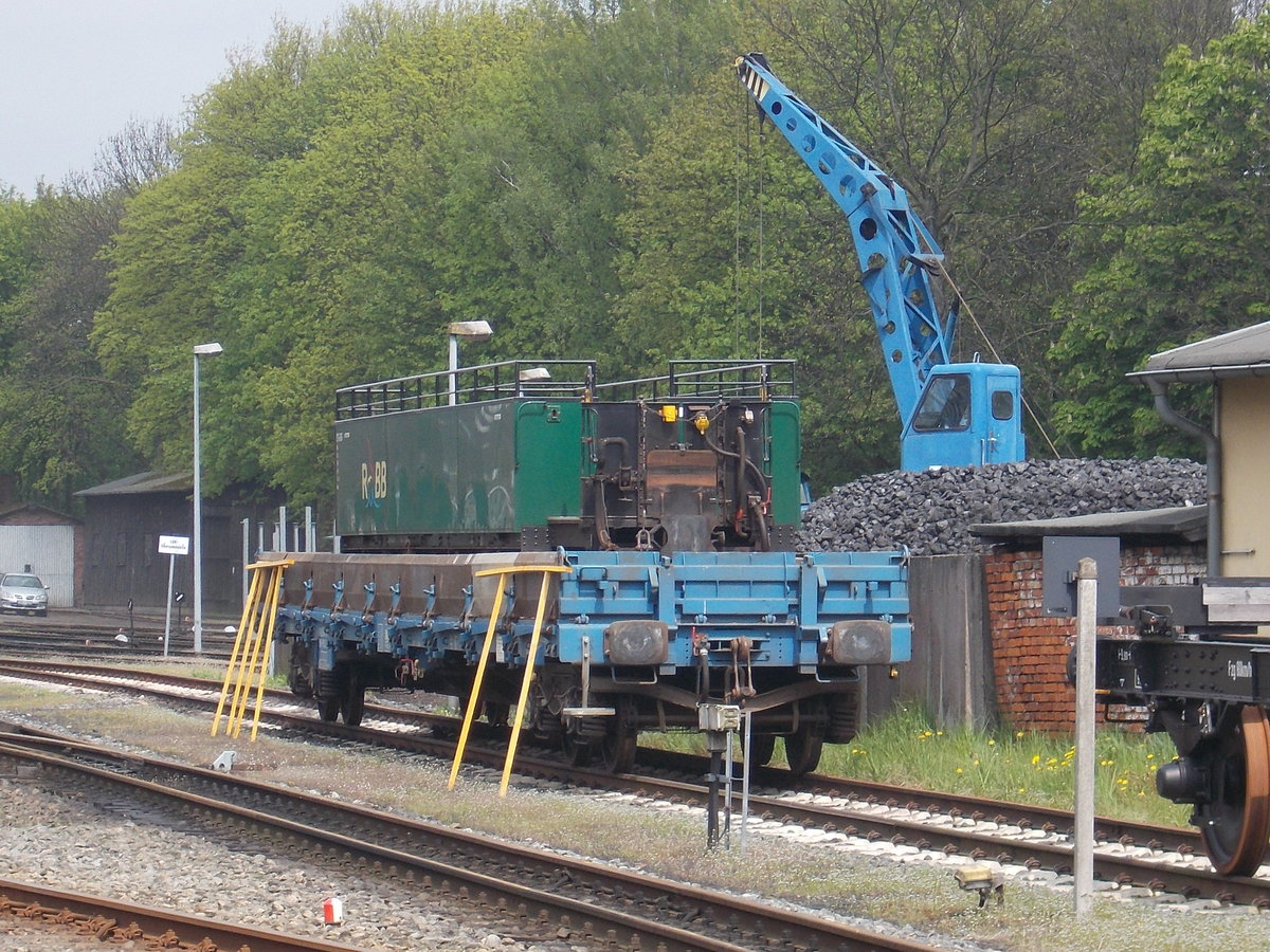 Ebenfalls wieder auf Rügen ist der Cabriowagen KS4 970-606 der,am 15.Mai 2017,neben der Kohlebansen,noch auf einem Res-y verladen in Putbus stand.