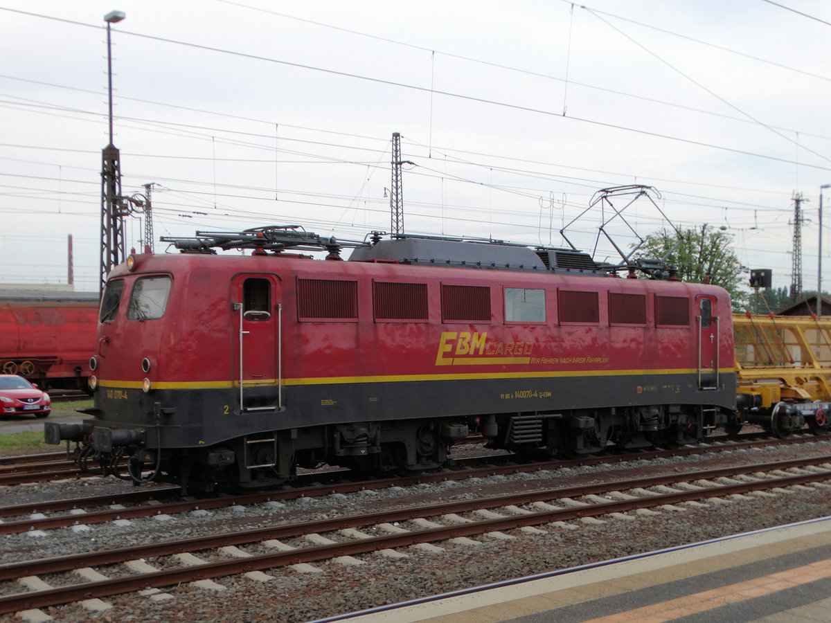 EBM Cargo 140 070-4 mit Weichentransportwagen am 21.07.16 in Hanau Hbf