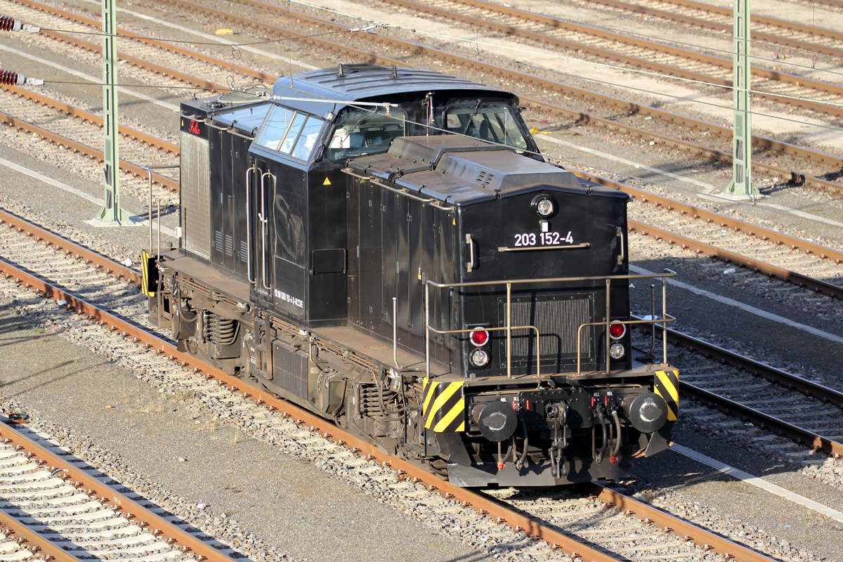 EBM Cargo 203 152-4  Felix  abgestellt in Duisburg-Entenfang 15.2.2017