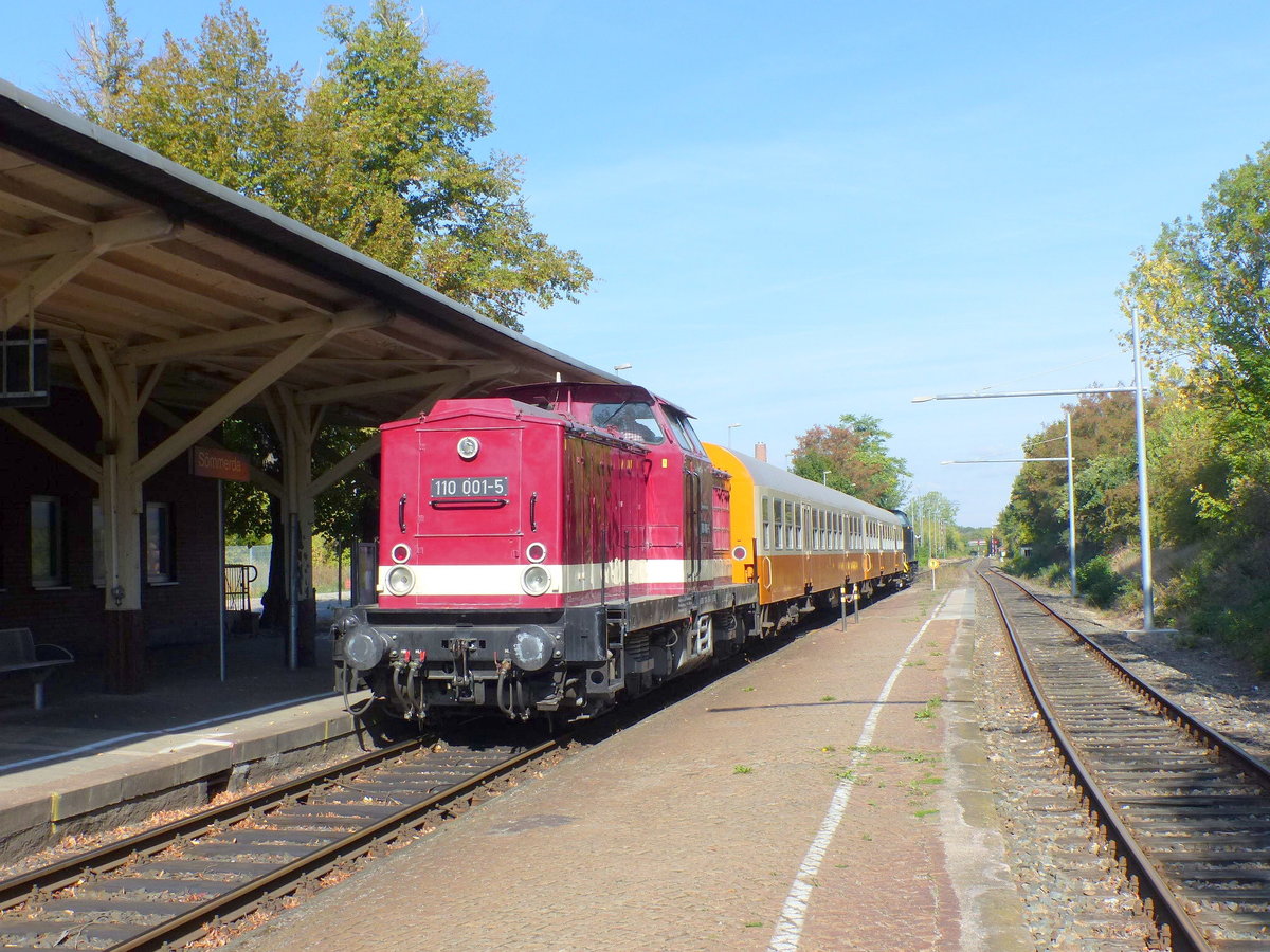 EBS 110 001-5 mit dem  Stdteexpress  DPE 25187 nach Naumburg (S) Hbf, am 15.09.2018 in Smmerda. Der Sonderzug verkehrte zum 126. Geburtstag der Naumburger Straenbahn und zur Naumbuer Kulturnacht.
