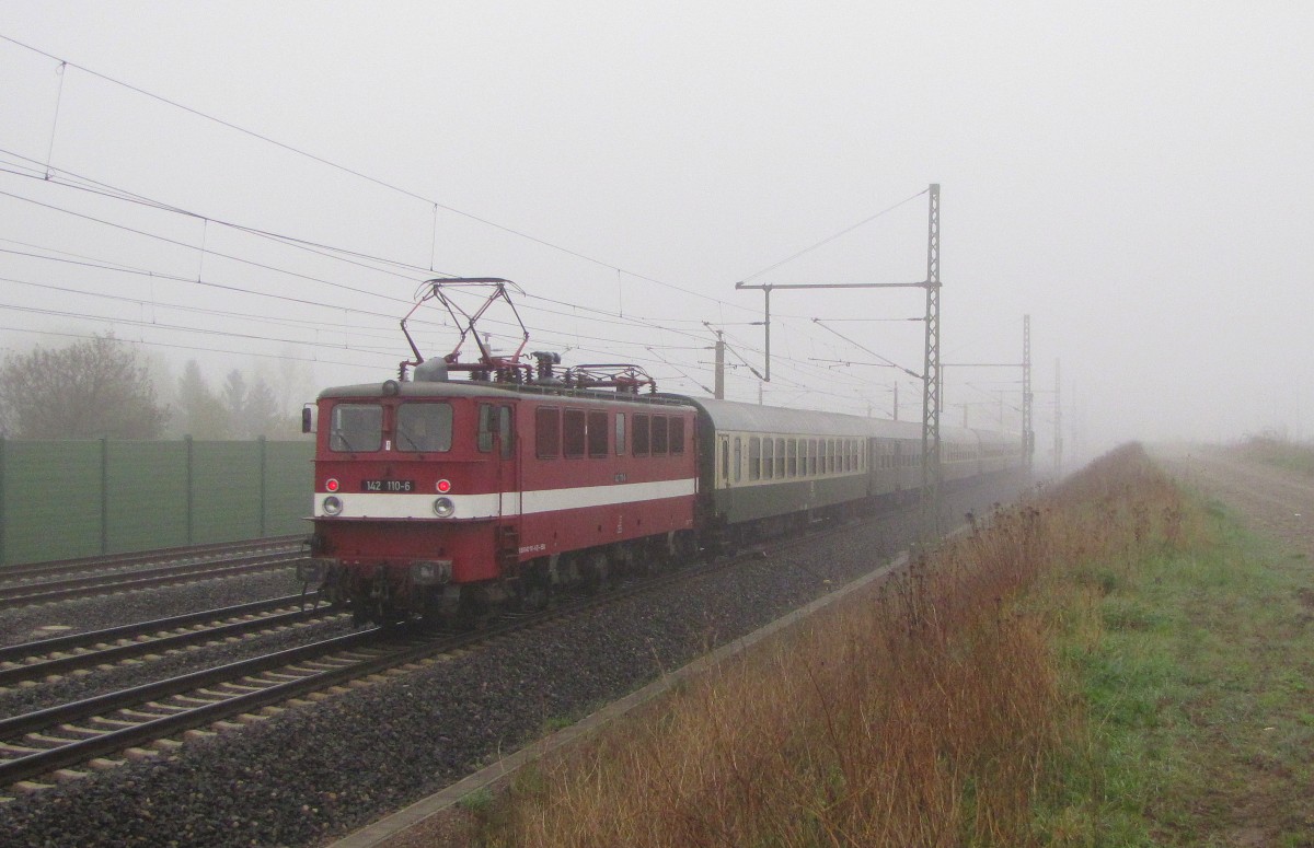 EBS 142 110-6 als  Heizlok  am DPE 2100 von Erfurt Hbf nach Berlin Rummelsburg, am 19.04.2014 in Erfurt Azmannsdorf.
