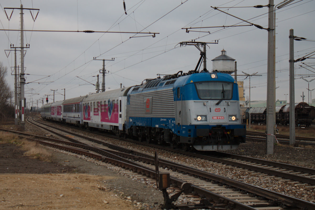 EC 103 von Warschau nach Wien Hauptbahnhof, aufgenommen in Wien Süssenbrunn. (18.01.2015)