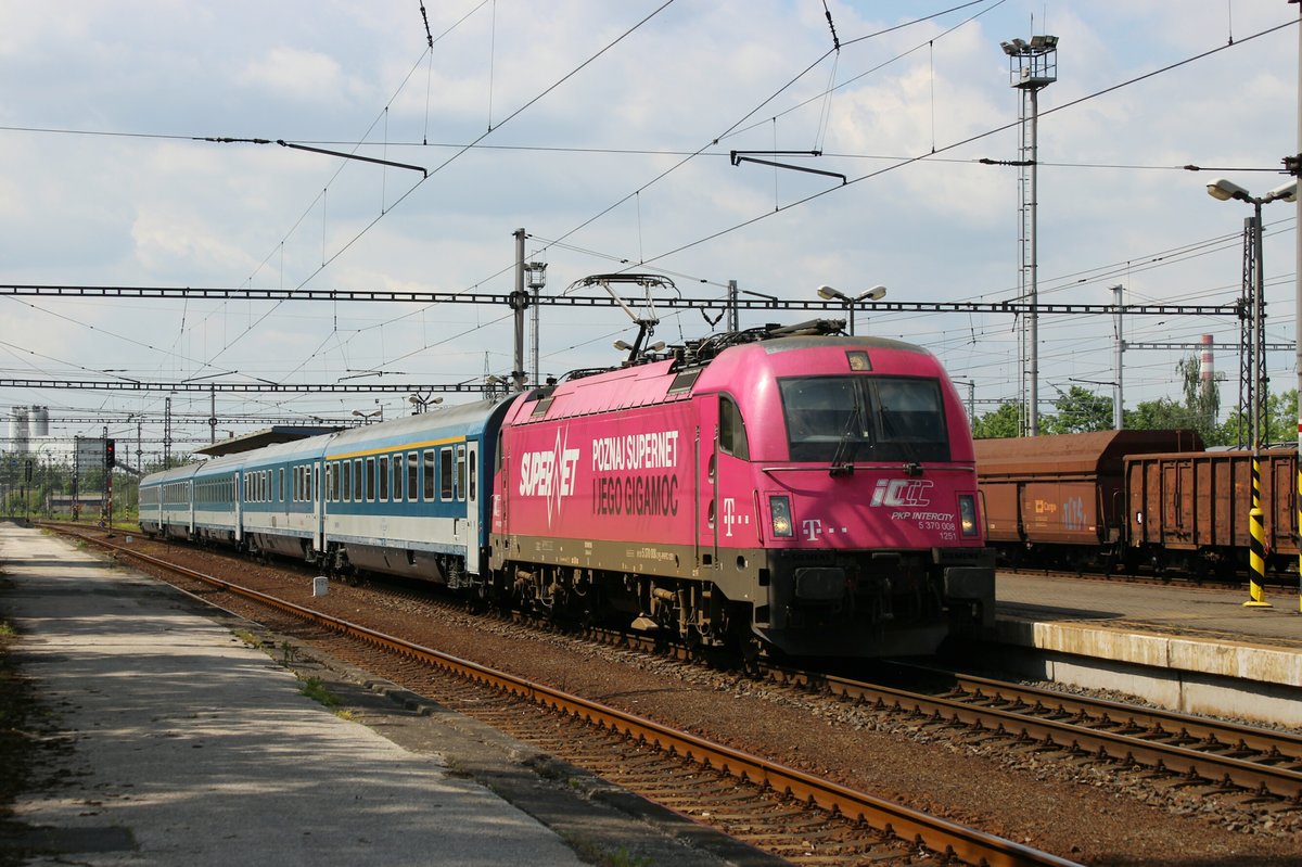 EC 130 von Budapest Keleti nach Warszawa Wschodnia mit 370.008 am 26.05.2017 in Detmarovice 
