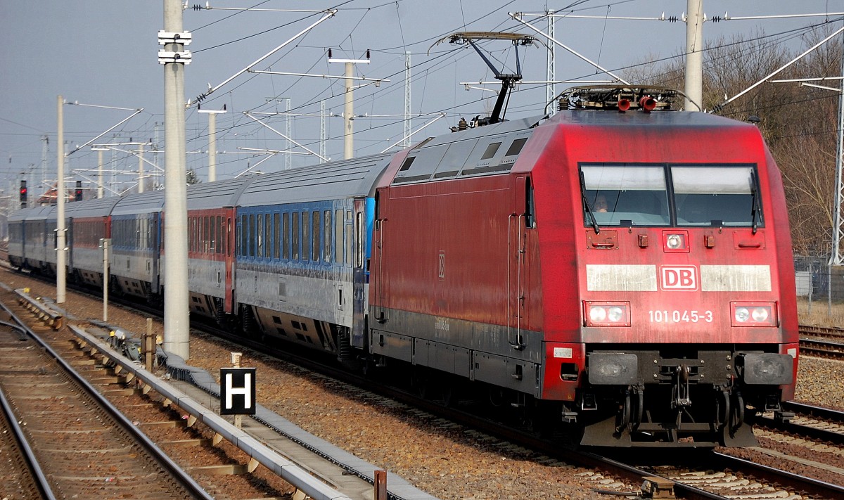 EC 379 mit 101 0453 Richtung Bhf. BerlinGesundbrunnen am 26.02.14