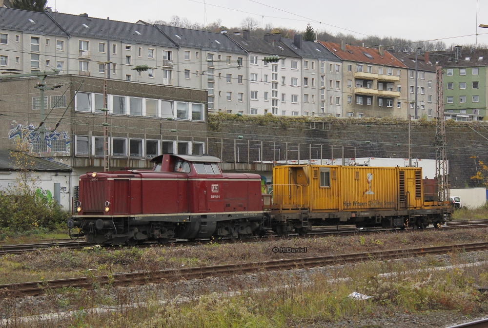 Efw 212 052-5 mit einem Putzzug am 11.11.2015 in Wuppertal Steinbeck.