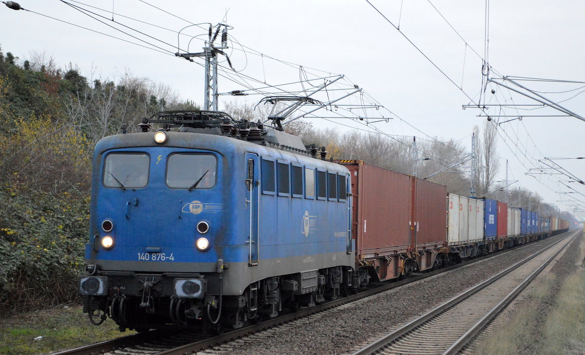 EGP mit 140 876-4 (91 80 6 140 876-4 D-EGP) mit Containerzug aus Hamburg am 27.11.18 Bf. Berlin-Hohenschönhausen.