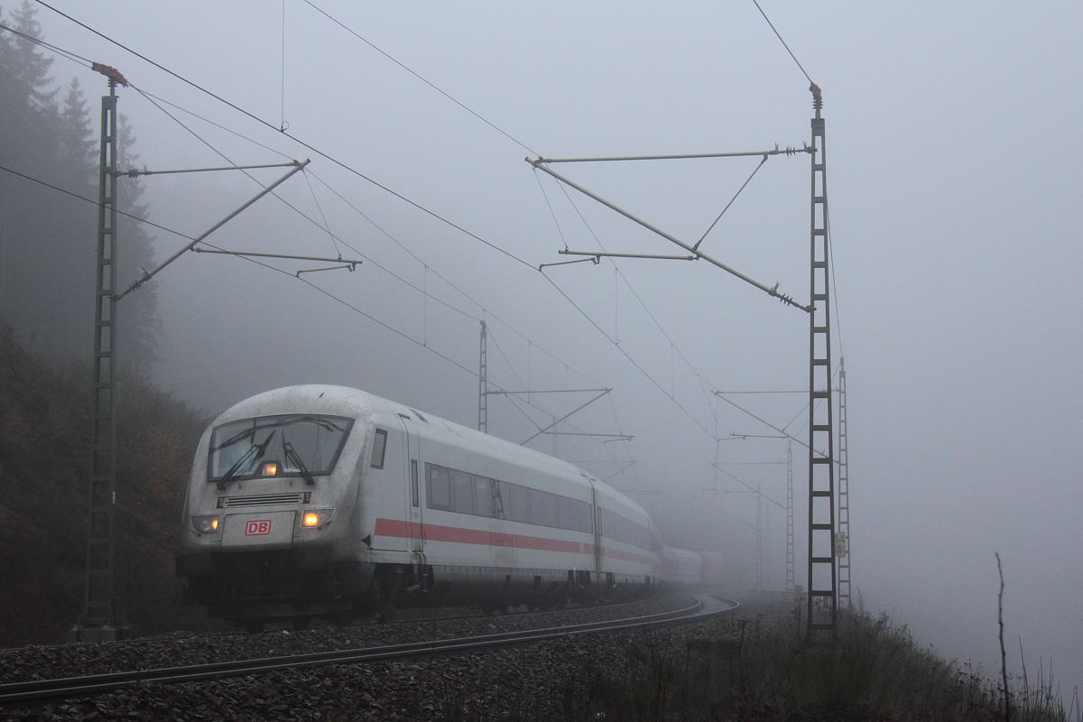 Ehemalige Metropolitan Garnitur im Nebel bei Steinbach im Frankenwald am 24.11.2016.