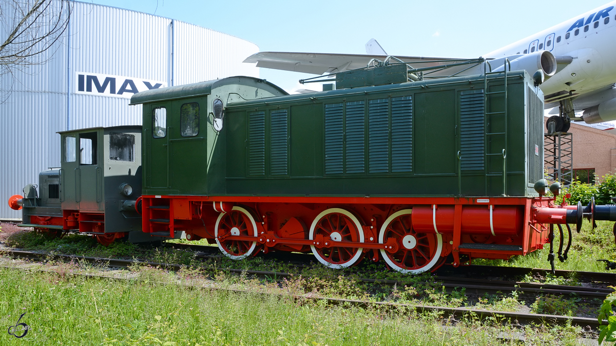 Ein 1938 gebautes Vorserienexemplar der Diesellokomotive W360 (C 14) steht im Technik-Museum Speyer. Es wurde von Schwartzkopff für die Wehrmacht hergestellt. 
Dahinter die Gmeinder N 50, Baujahr 1954. (Juni 2014)