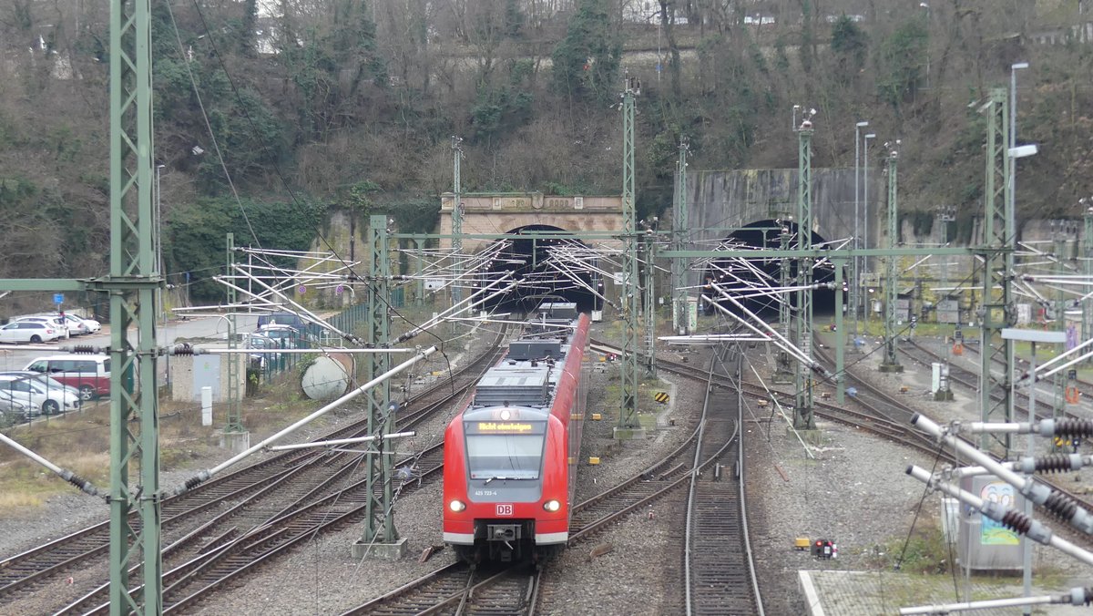 Ein 425 nähert sich dem Mainzer Hauptbahnhof. Aufgenommen am 8.1.2018 14:39