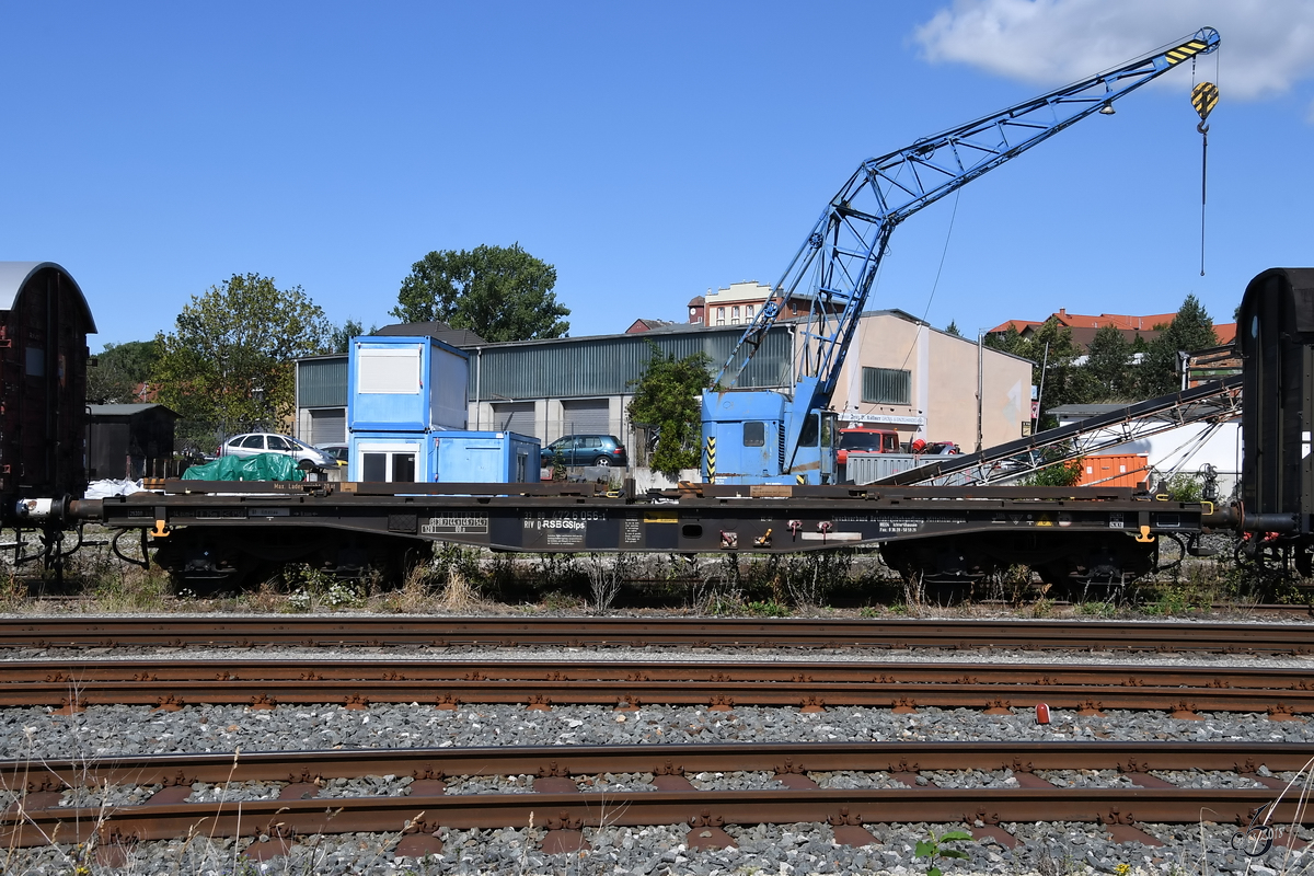 Ein alter Flachwagen stand Anfang August 2018 in Ilmenau. 