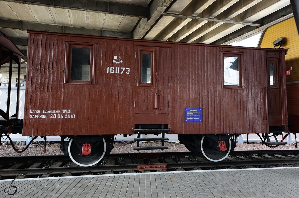 Ein alter Güterwagen im Eisenbahnmuseum von Kiev. (April 2016)