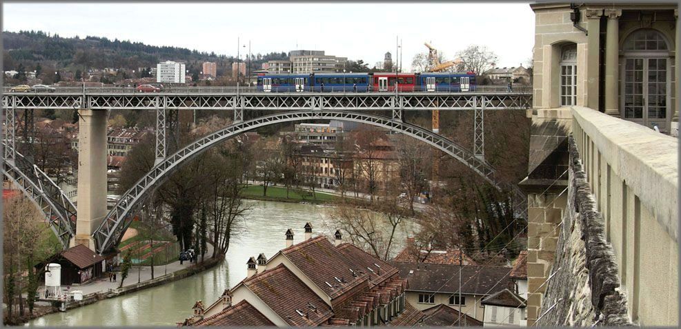 Ein Be4/10 Wagen bei der Uberquerung der Kirchenfeldbrücke. 19.03.17