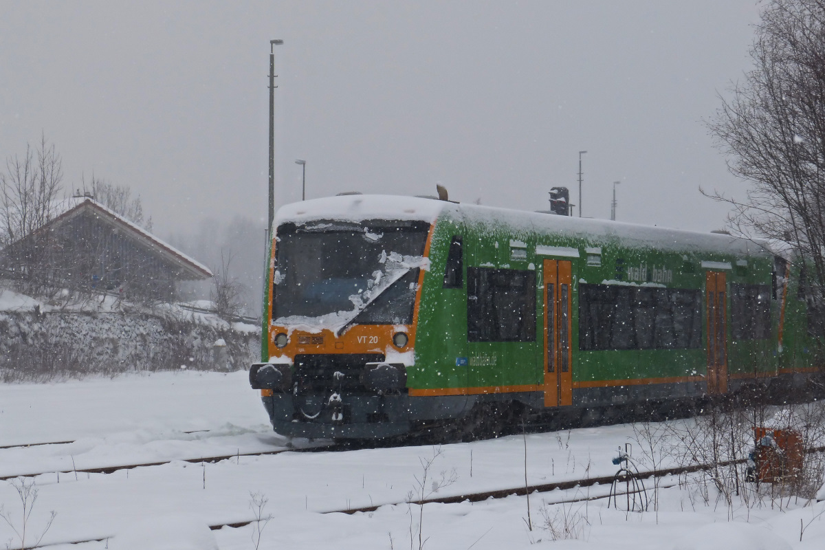 Ein Bild vom letzten Winter VT20 der Waldbahn am Rand des Bahnhofes Zwiesel abgestellt 23.01.2016