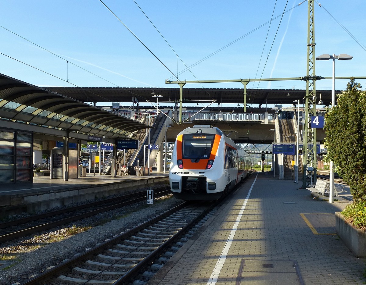 ein ET 151 der SWEG verlt den Freiburger Hauptbahnhof in Richtung Bad Krozingen, April 2015