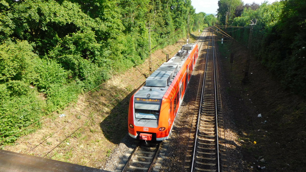 Ein ET 426 (Baureihe 426)  auf der Schusterbahn kurz vor Zazenhausen