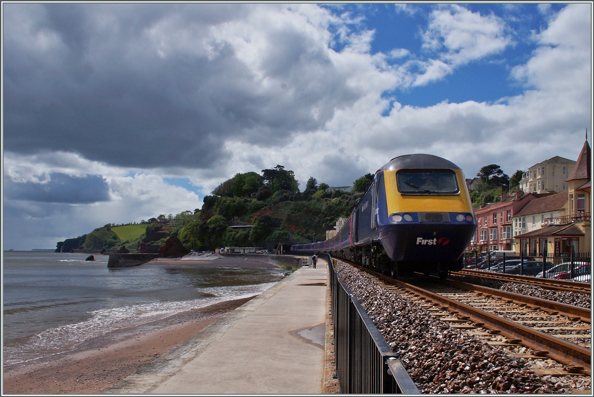 Ein First Great Westen Class 43 HST 125 unterwegs nach Penzance bei Dawlish.
12. Mai 2014