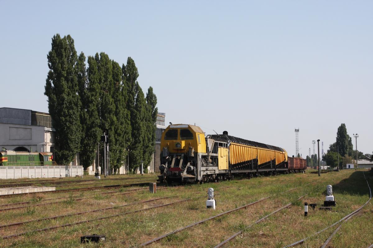 Ein Gleisbettreinigungszug in Breitspur Ausführung steht am 14.9.2009 im Hauptbahnhof von Chisinau.