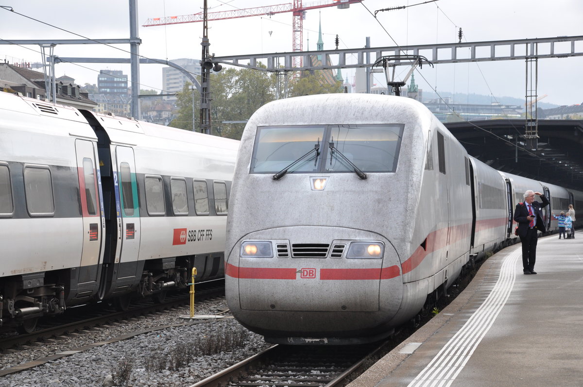 Ein ICE 1 (Br 401) steht im Zürich HB. Foto aufgenommen am 18.10.16