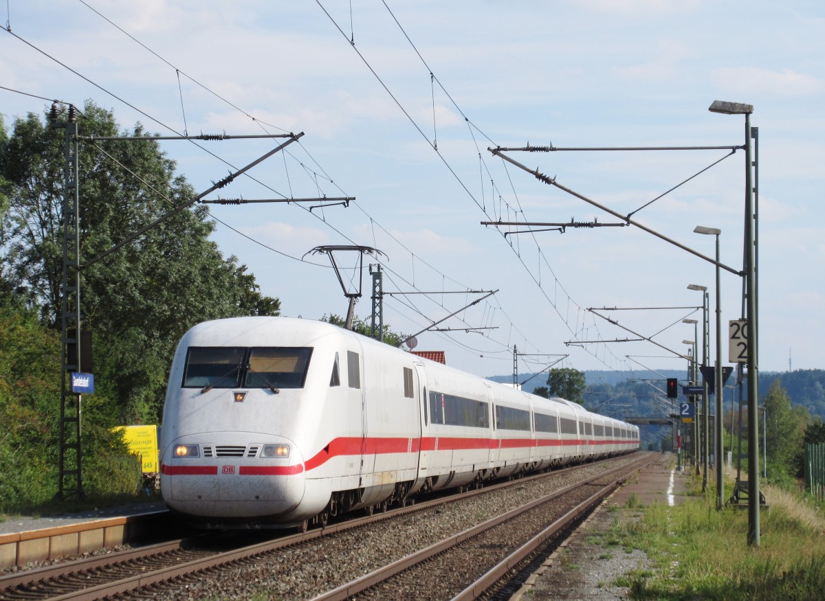 Ein ICE 1 durchfhrt am 23.August 2015, als ICE 708 nach Hamburg-Altona, Gundelsdorf in Richtung Saalfeld.