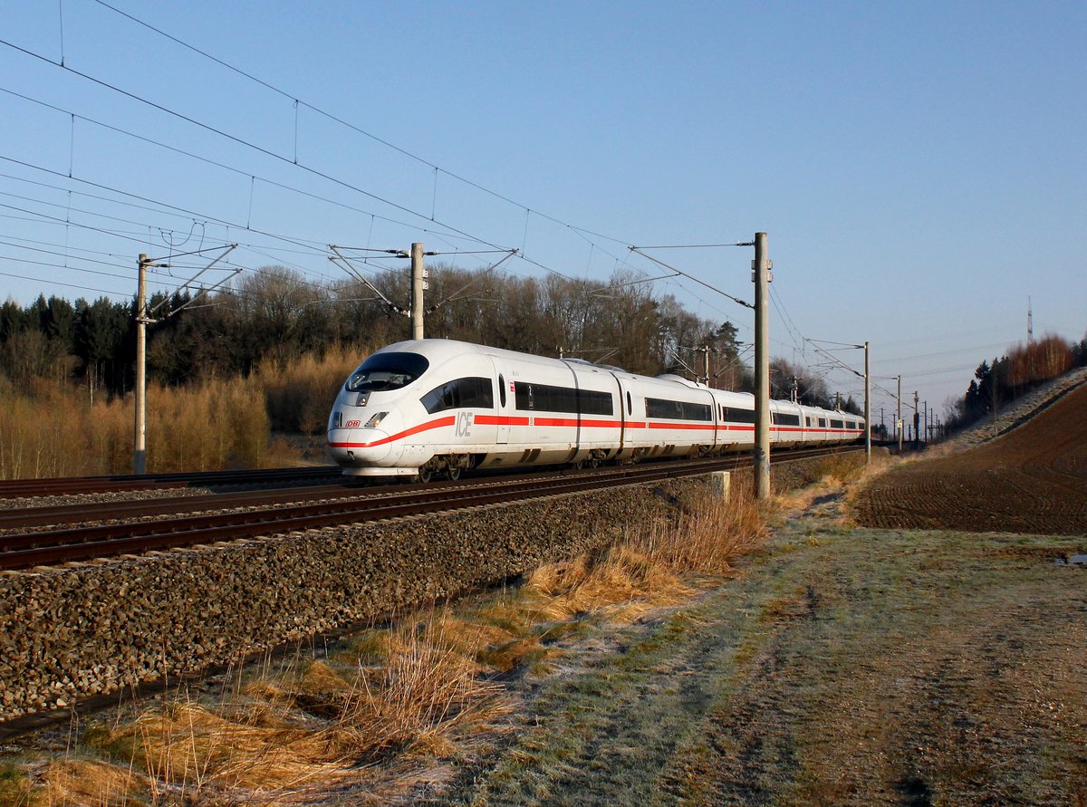 Ein ICE 3 nach München am 07.04.2015 unterwegs bei Unterweilbach.