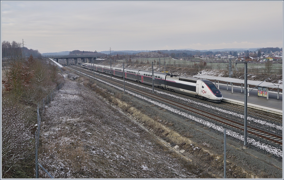 Ein inOUI (besser bekannt unter dem Begriff TGV) verlässt TGV 6704 Mulhouse - Paris Gare de Lyon den Bahnhof Belfort-Montbéliard-TGV.

11. Jan. 2019