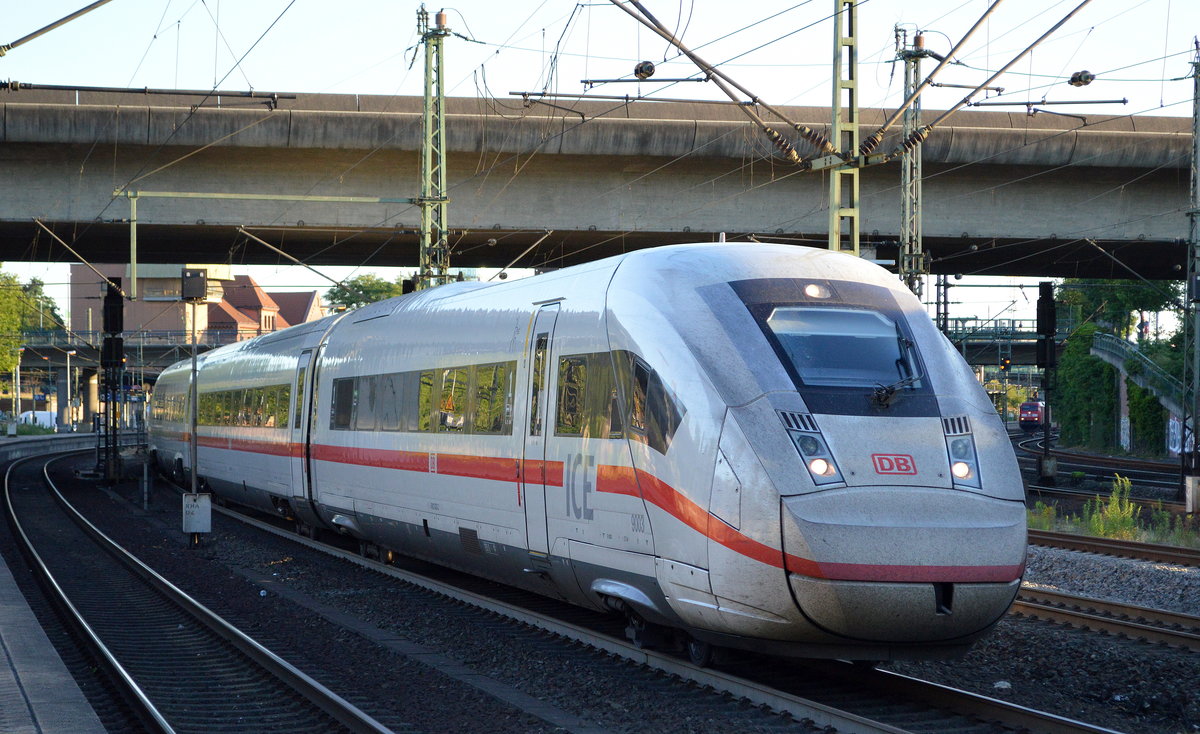 Ein morgendlicher IC (93 80 0812 003-3 D-DB....) verlässt den Bf. Hamburg-Harburg am 30.06.18